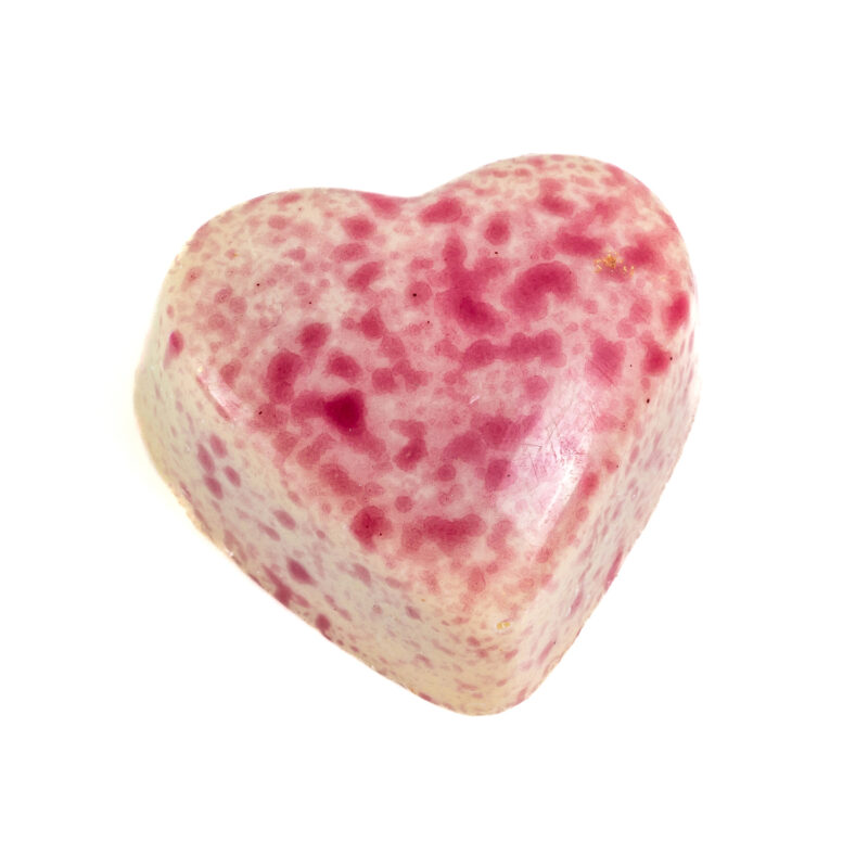 Blushed Heart - white chocolate filled with passion fruit ganache 14g