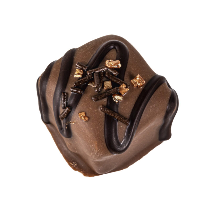 Chocolate Fudge - chocolate fudge in milk chocolate with plain stripe and glamour sprinkles 19g