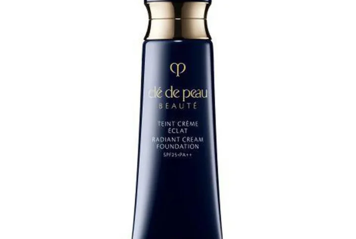 Cle de Peau Beaute Radiant Cream Foundation WB20 | Jag Couture London – New York